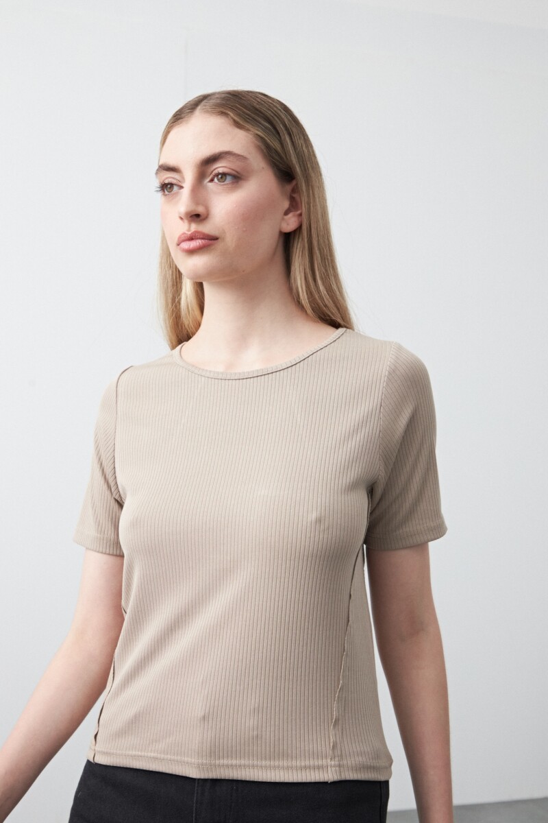 REMERA MIYASAKI Tostado