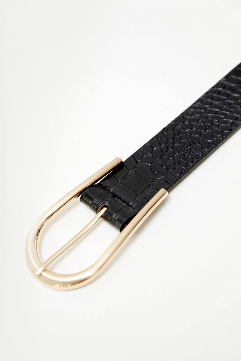 Cinturon con hebilla ovalada negro