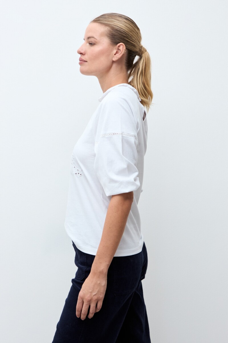 Remera bordada vainillas blanco