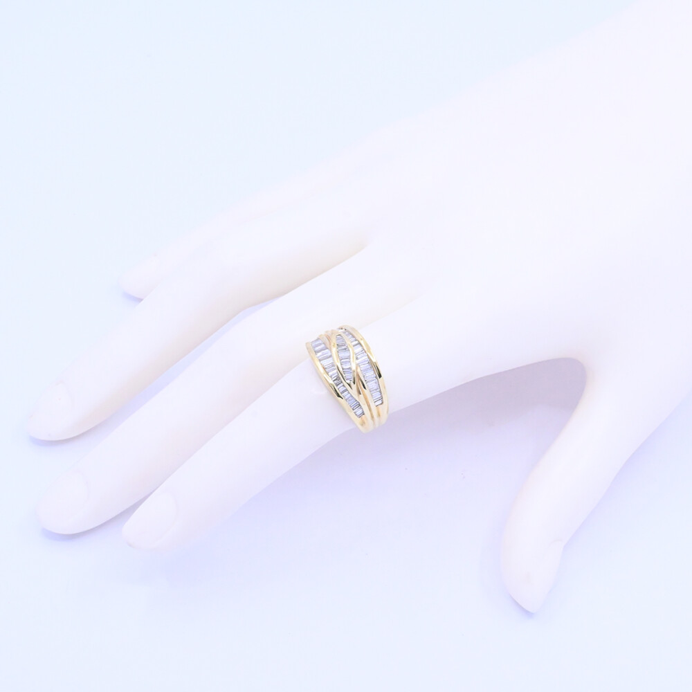 Anillo oro 18k con brillantes trapecio. Anillo oro 18k con brillantes trapecio.