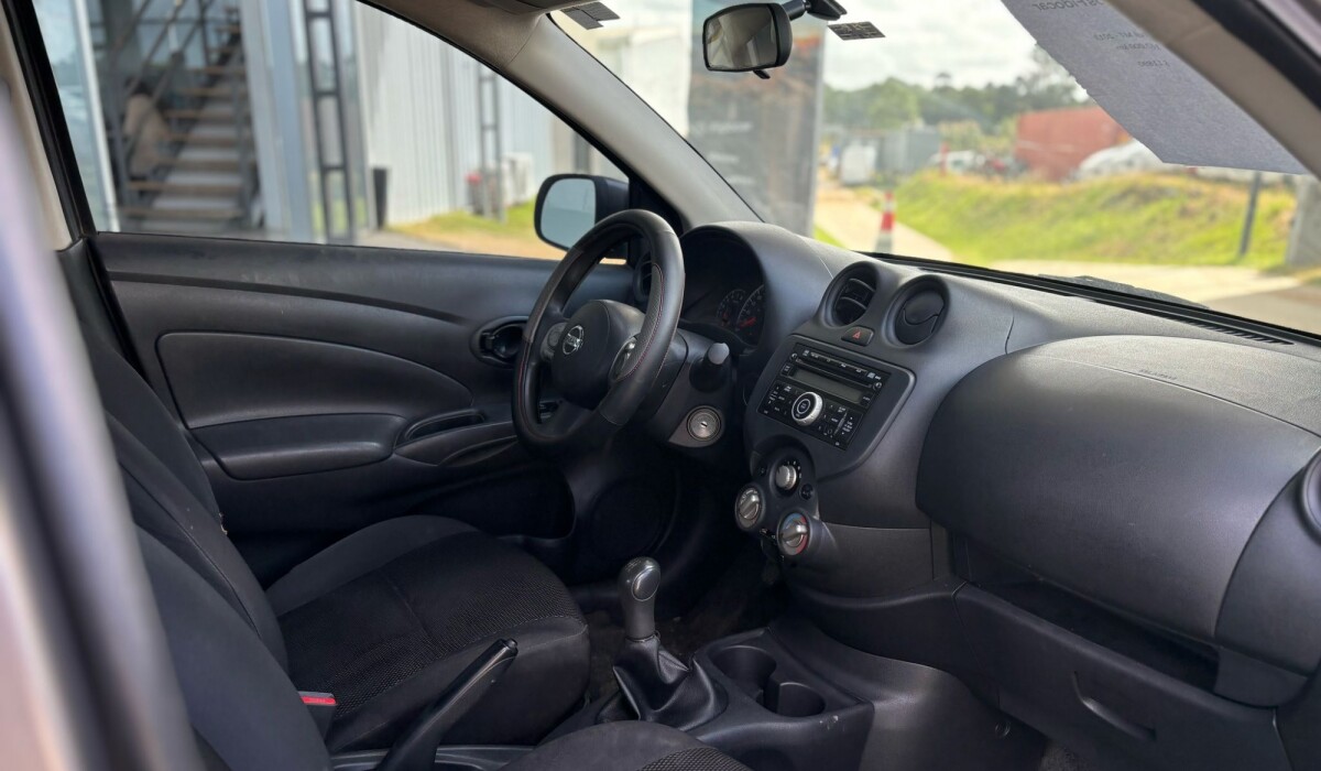 Nissan Versa Full MT - 2013 Nissan Versa Full MT - 2013