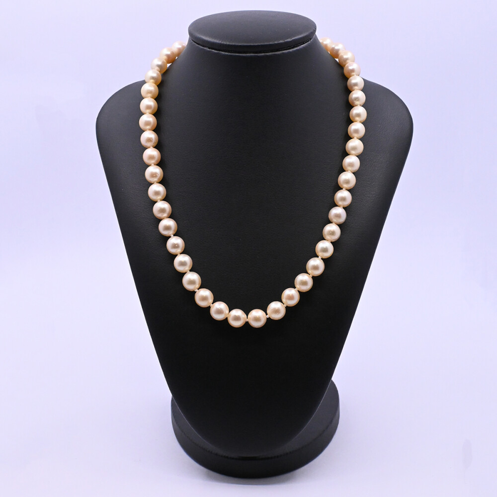 Collar perlas de cultivo y broche de oro 18k. Collar perlas de cultivo y broche de oro 18k.