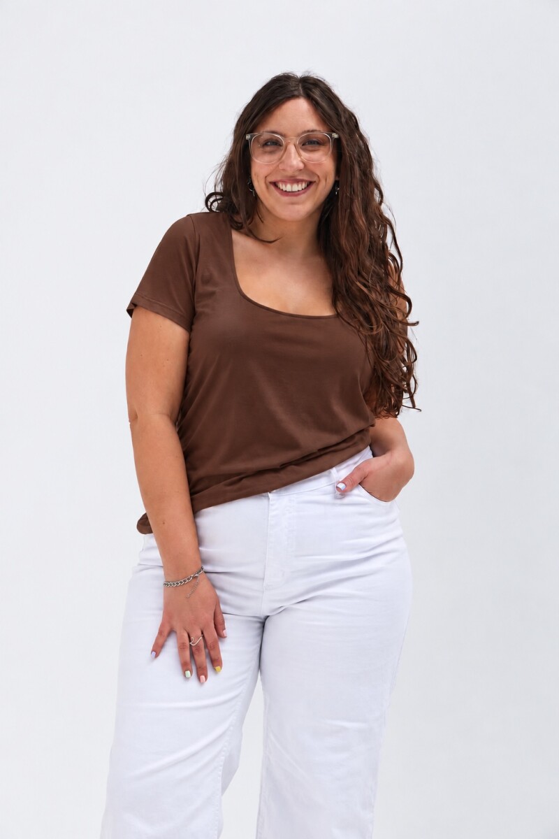 Remera Manuc - Chocolate 