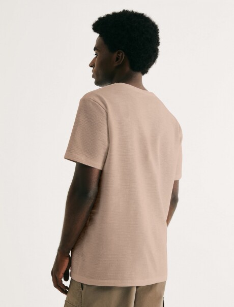 CAMISETA MANGA CORTA CON TEXTURA ROSADO