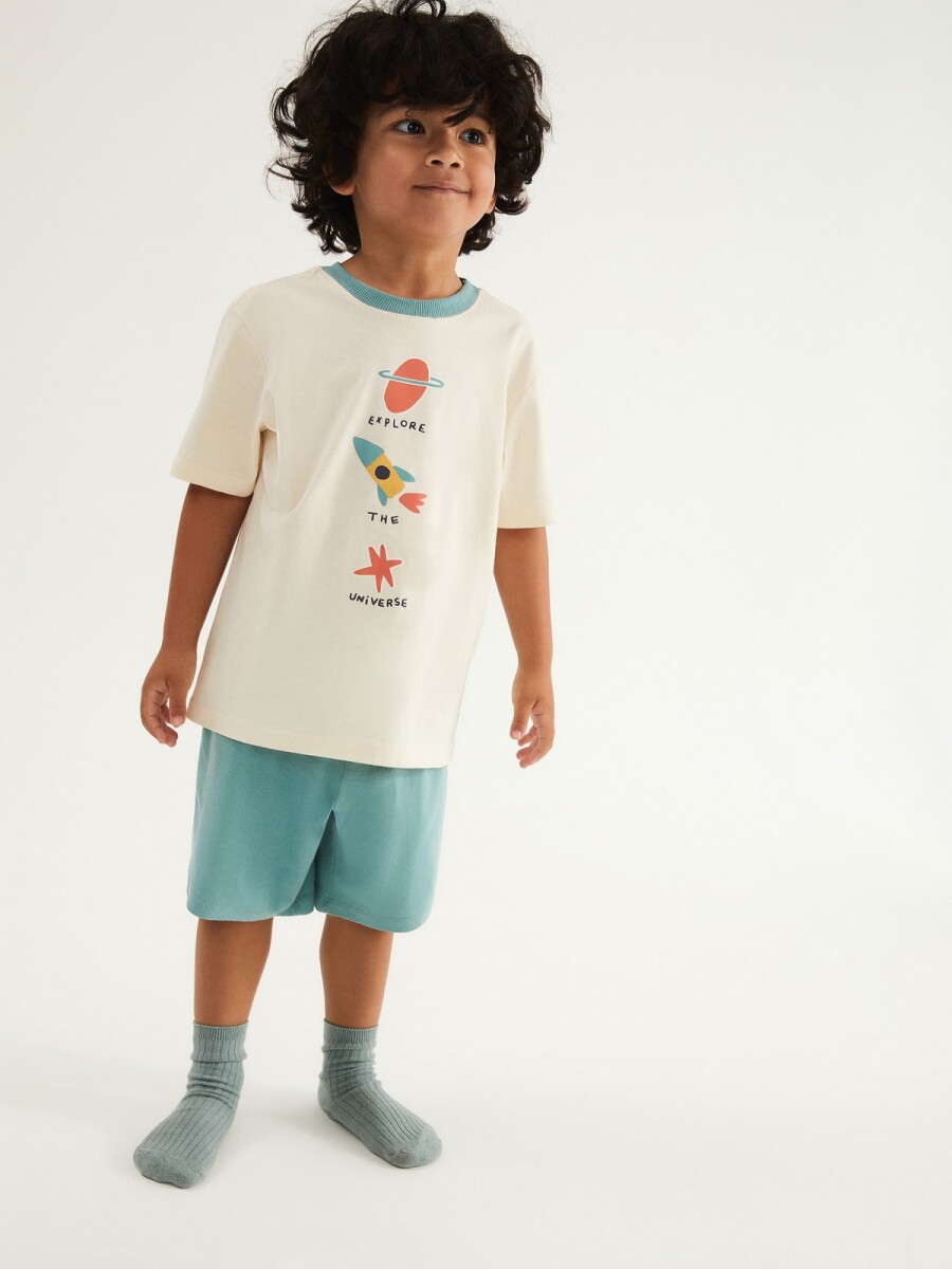 PIJAMA INFANTIL CON ESTAMPA Y VERMUDA - VERDE 