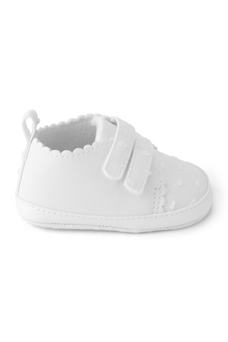 Zapatitos blancos, con velcro, bordes festoneados y lunares bordados Sin color