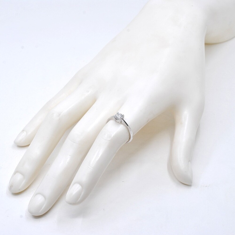 Anillo en oro 18k blanco y brillante. Anillo en oro 18k blanco y brillante.