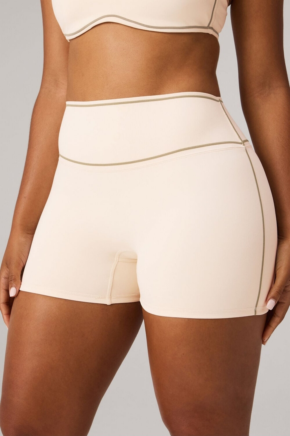 Short The No-Seam Pureluxe Tlc Short 4 Mujer Almond Milk/Tonal