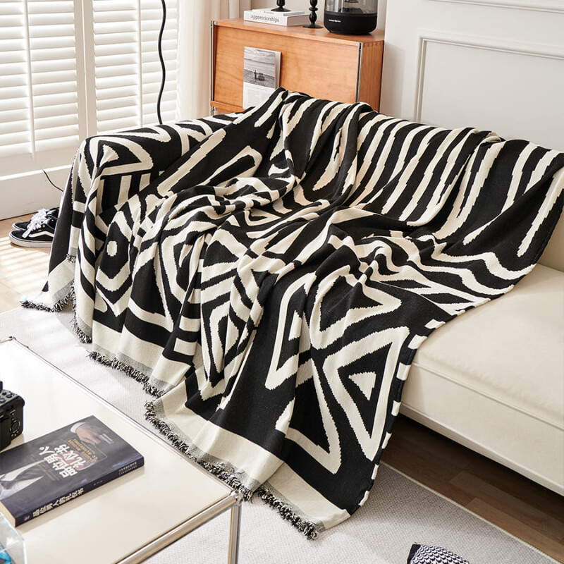Manta sillon y cama triángulos 180x280cm negro