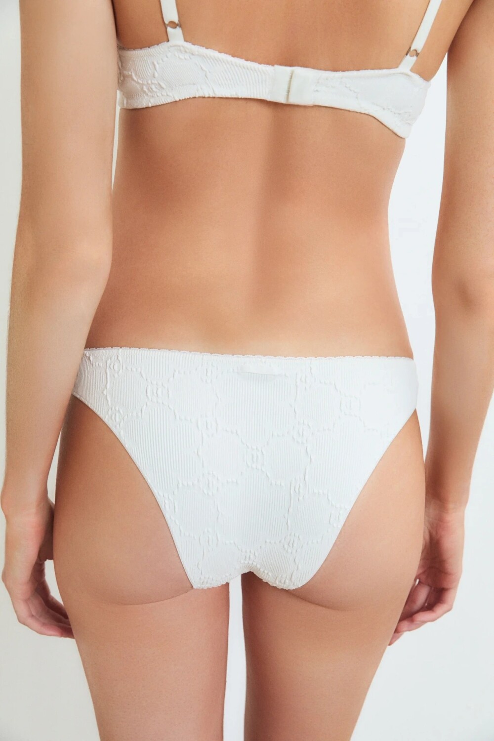 VEDETINA MEDAIAN STUPENDA Off White