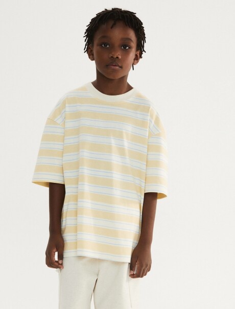CAMISETA INFANTIL OVERSIZED CON ESTAMPA AMARILLO