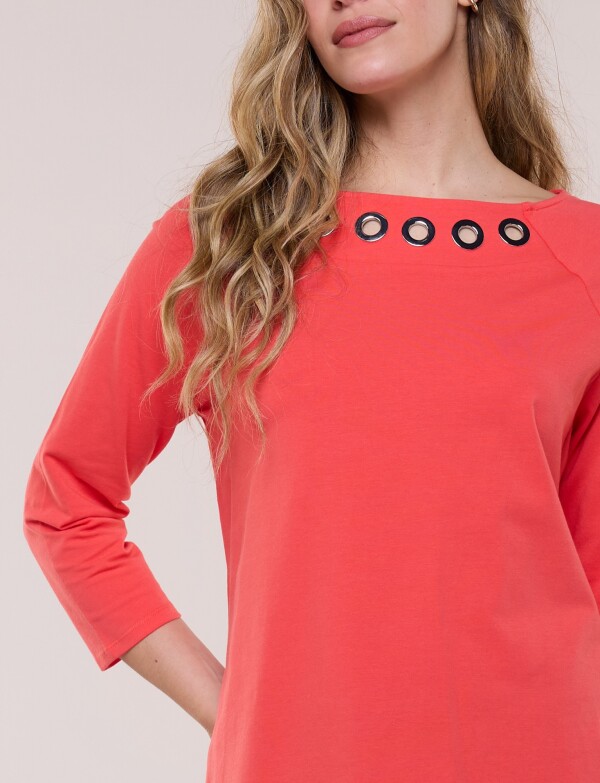 Remera Escote Bote Con Ojalillos Metálicos CORAL