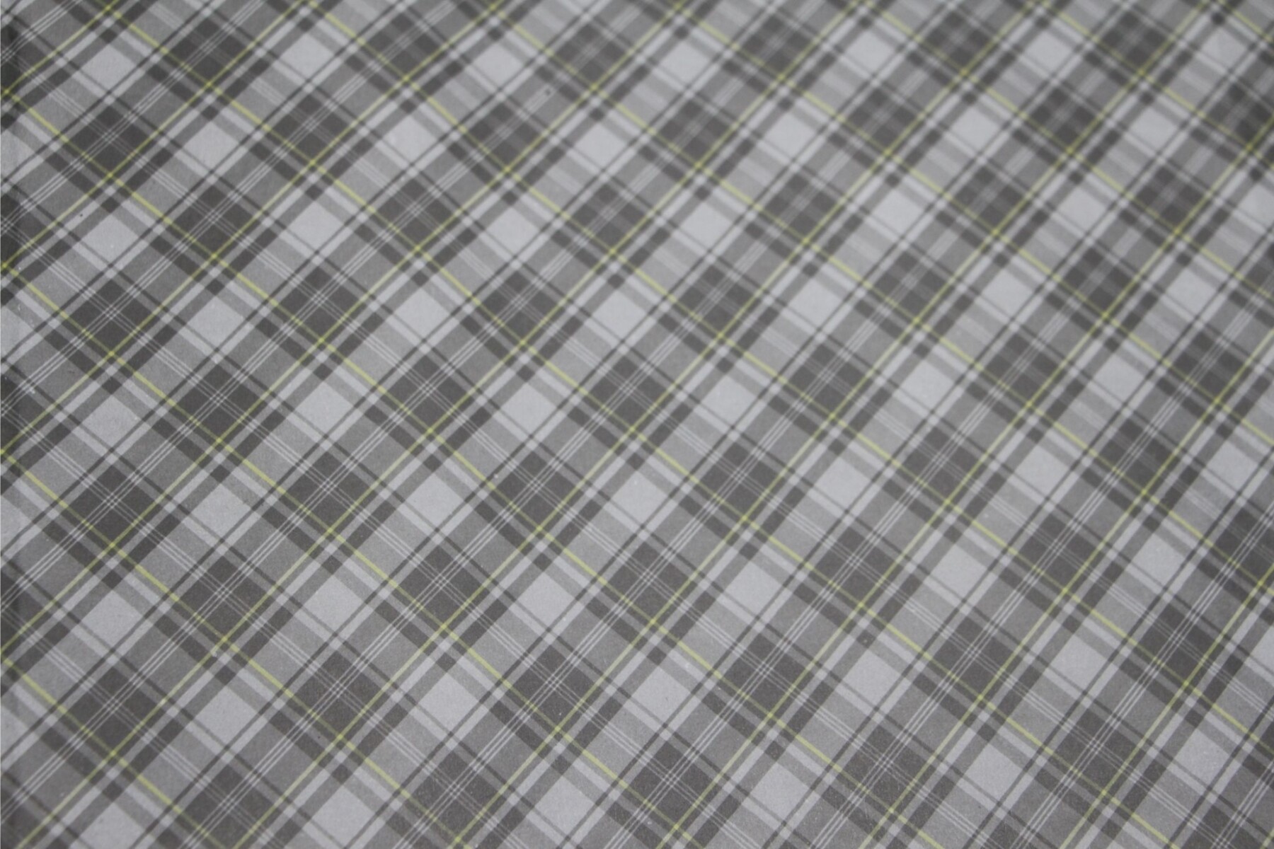 PAPEL DE REGALO 75 X 50 - ESCOCES GRIS 