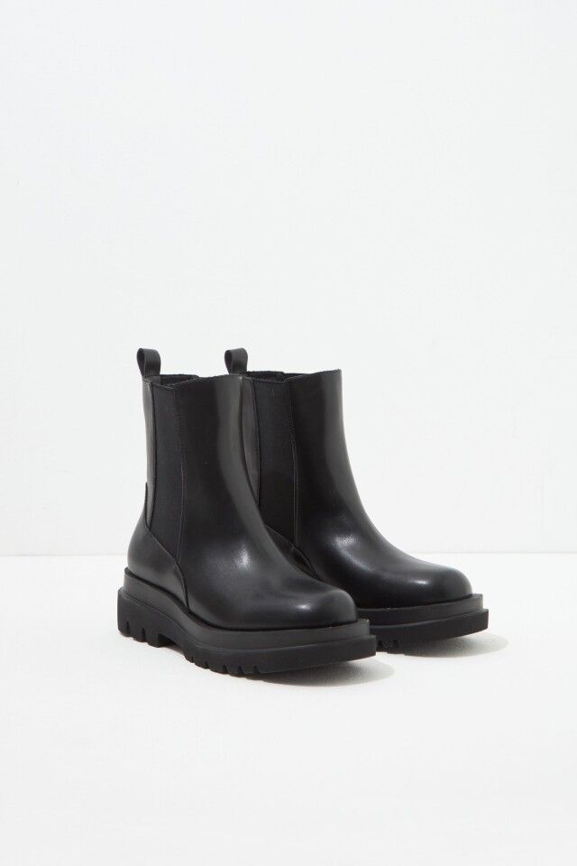 Bota con elástico negro