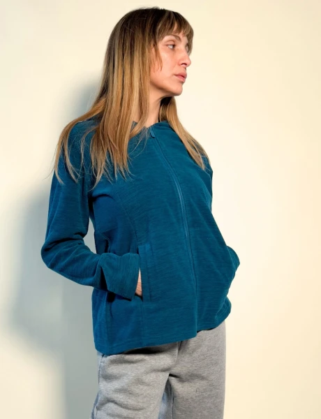 Campera micropolar jaspeada Greta Petroleo