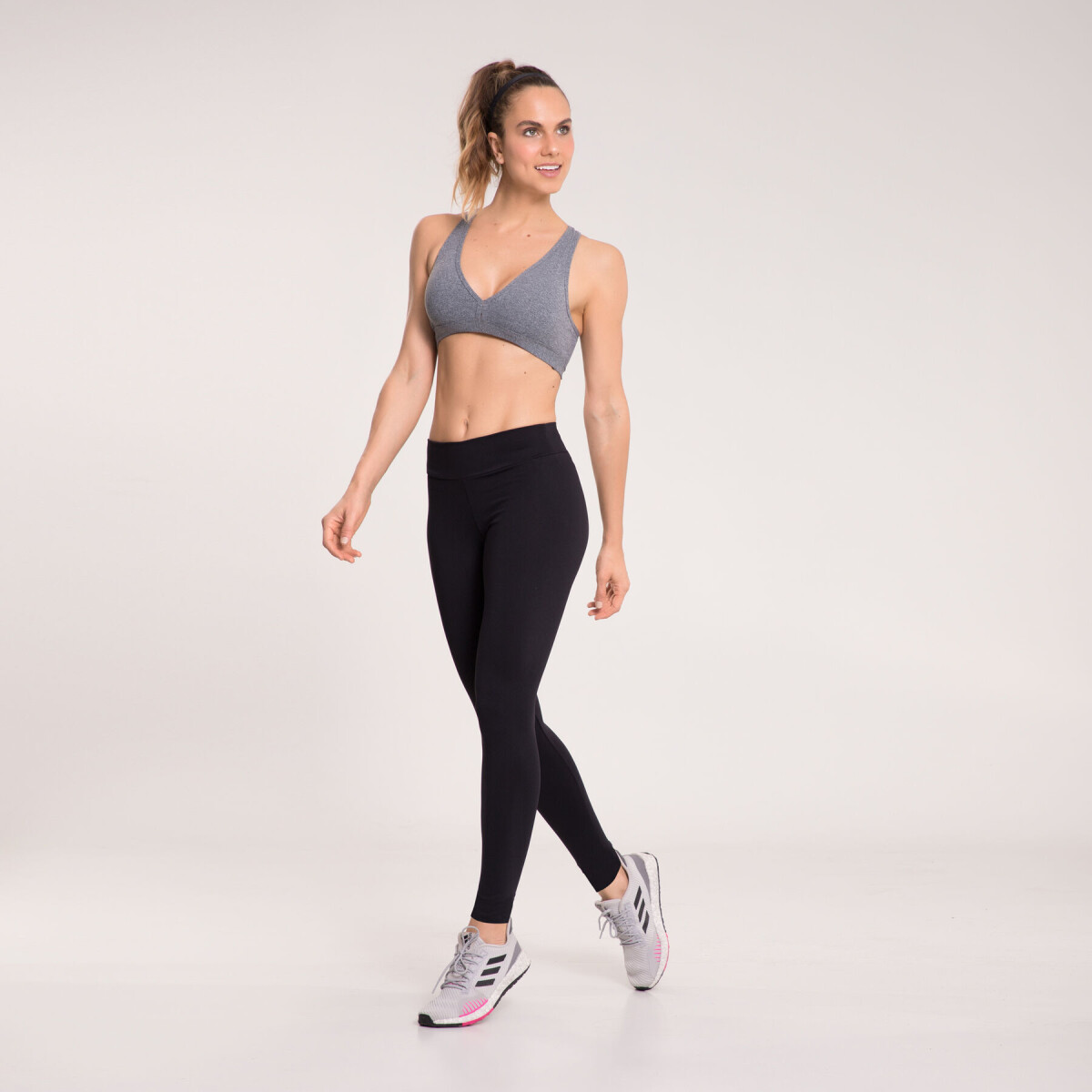 TOP ESCOTE EN V - GRIS 