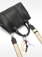 Bolso Tote Con Colgante S negro
