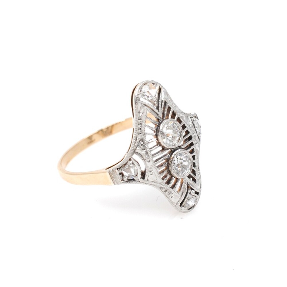Anillo en oro 18k, brillantes centrales y diamantes Anillo en oro 18k, brillantes centrales y diamantes