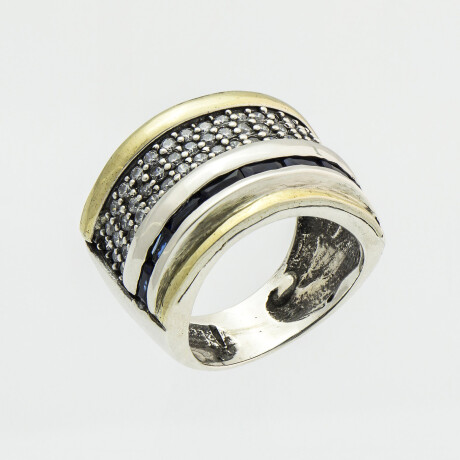 Anillo de plata 925 y double en oro 18k. con circonias blancas y circonias azules imitación zafiro azul. Ancho 1.6 cm. Anillo de plata 925 y double en oro 18k. con circonias blancas y circonias azules imitación zafiro azul. Ancho 1.6 cm.