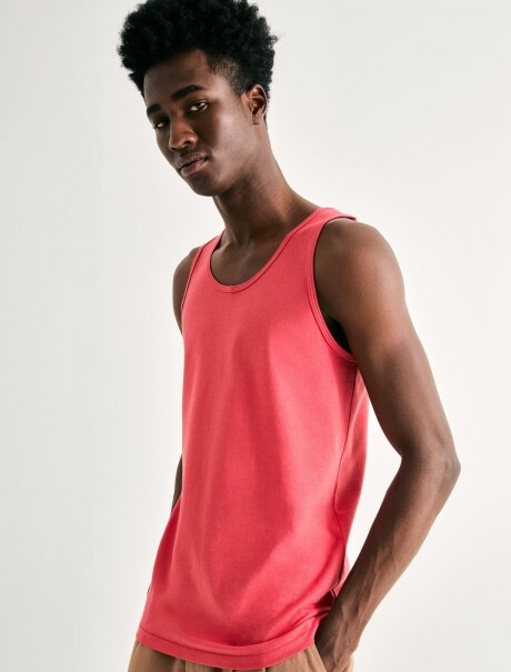 MUSCULOSA BÁSICA MASCULINA MODELO SLIM ROJO