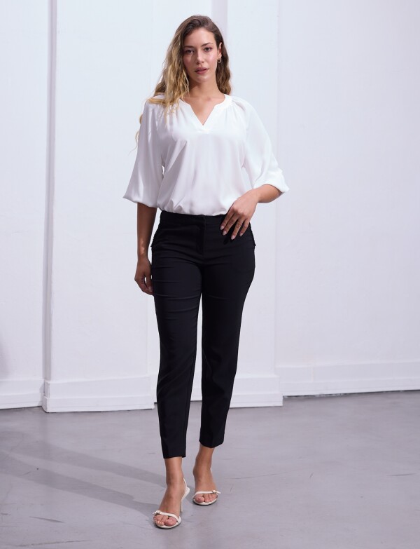 Pantalon Slim & Detalle Plisado NEGRO