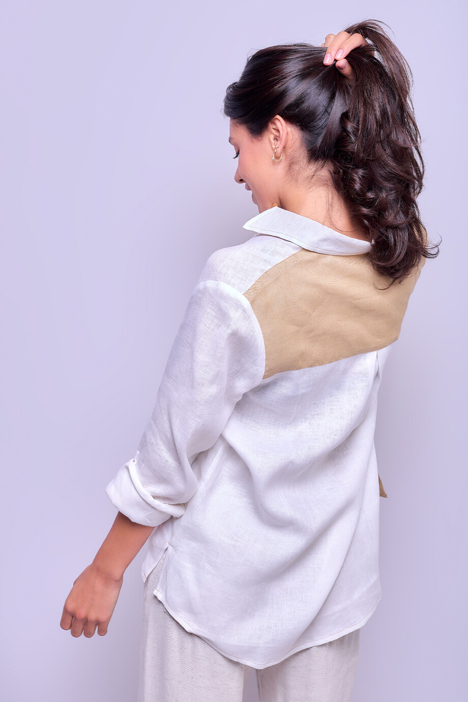 Camisa Suspiro en Lino Combinada Blanco con Camel
