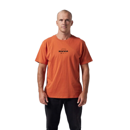 Remera Rivvia Classic Pursuit - Terracota Remera Rivvia Classic Pursuit - Terracota