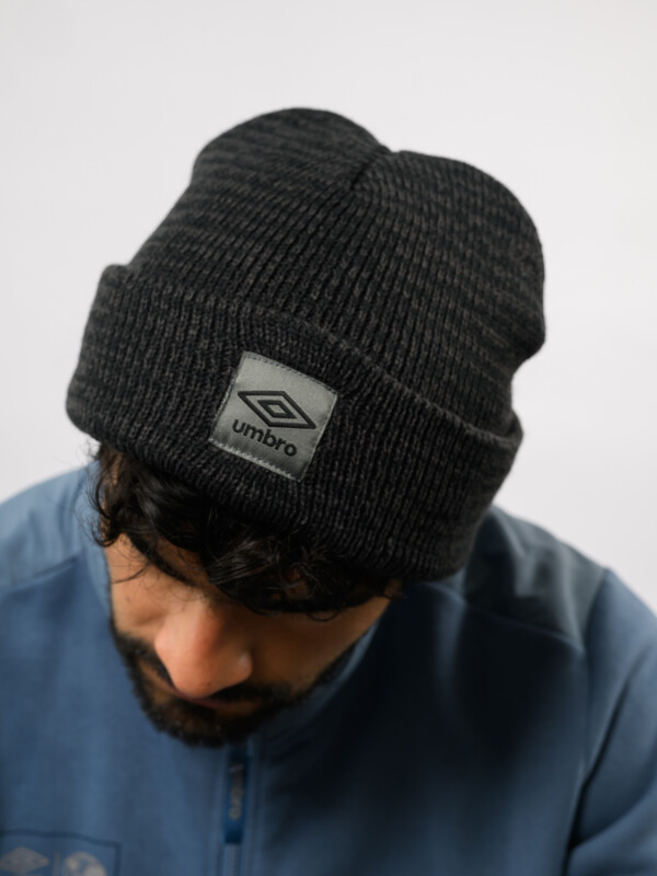 Gorro Altiplane Umbro Hombre 002