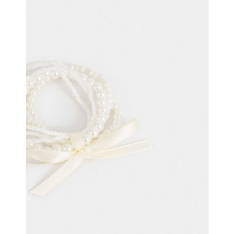 Set De Pulseras Con Perlas Dorado