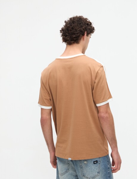 Remera Holst Tostado