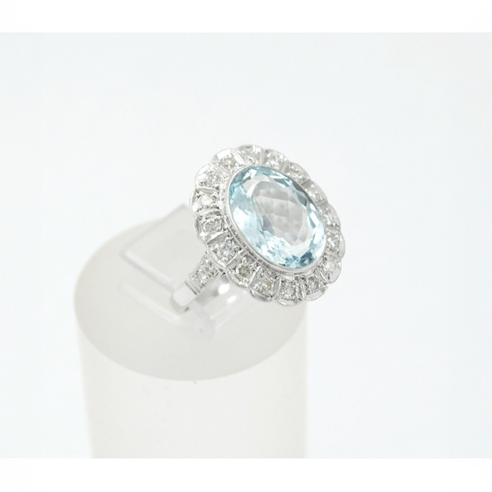 Anillo Oro 18K Blanco Con Aguamarina Central Y Brillantes Anillo Oro 18K Blanco Con Aguamarina Central Y Brillantes