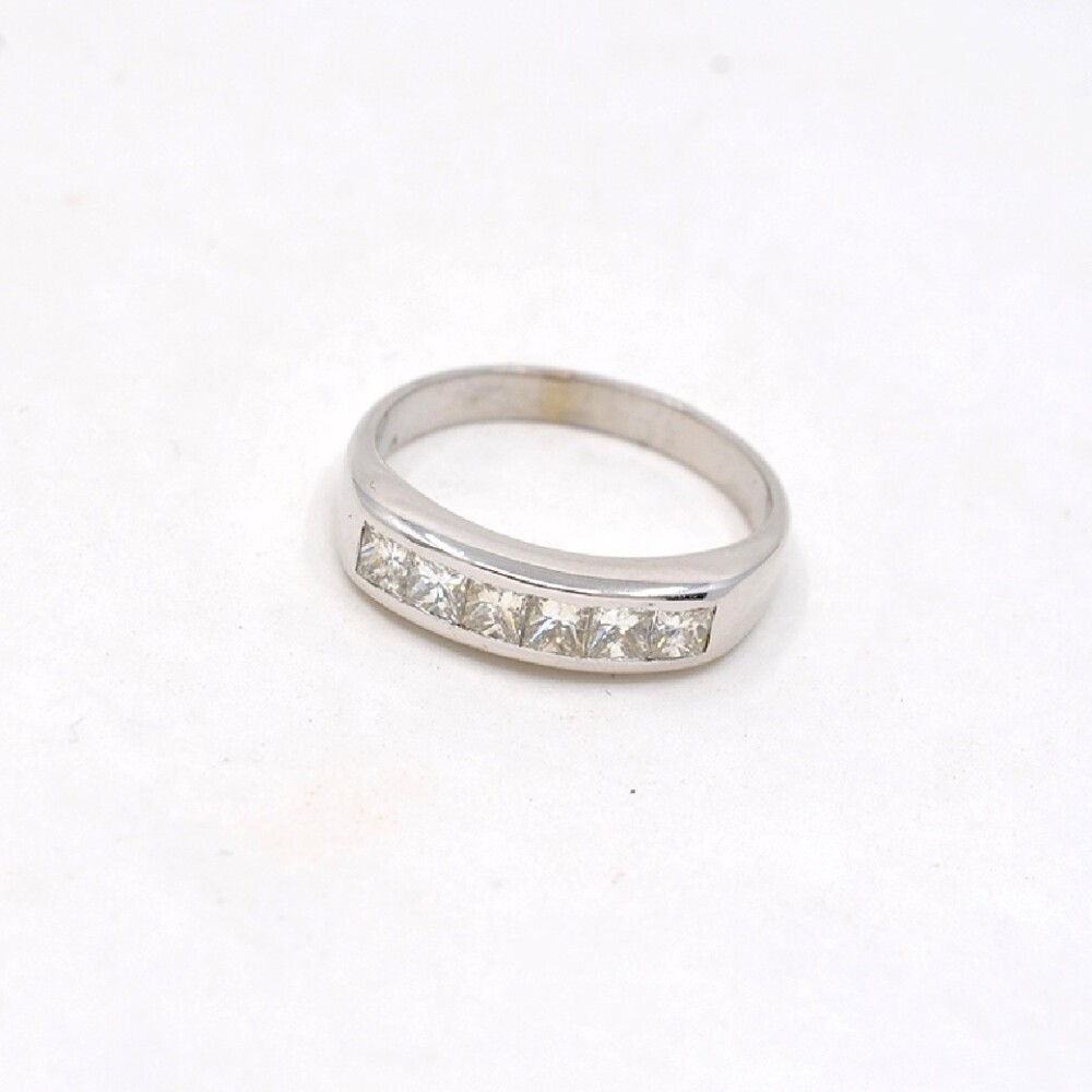 Anillo En Oro 18K Con Brillantes Corte Princesa Anillo En Oro 18K Con Brillantes Corte Princesa
