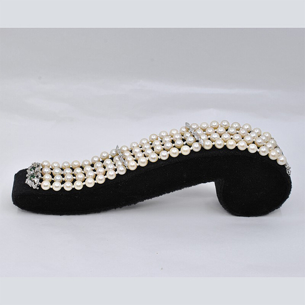 Pulsera Perlas De Cultivo Con Broche En Oro Blanco, Brillantes Y Esmeraldas Pulsera Perlas De Cultivo Con Broche En Oro Blanco, Brillantes Y Esmeraldas