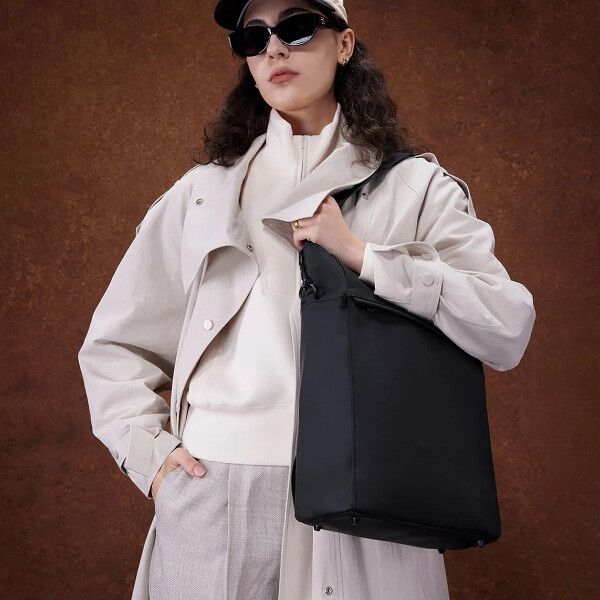 Mochila Gaston Luga Tate 11L Bolsillo Laptop Notebook 13" Color Negro