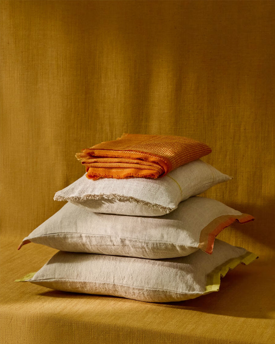 Almohadón Disea de lino beige con detalle naranja, 45 x 45 Almohadón Disea de lino beige con detalle naranja, 45 x 45