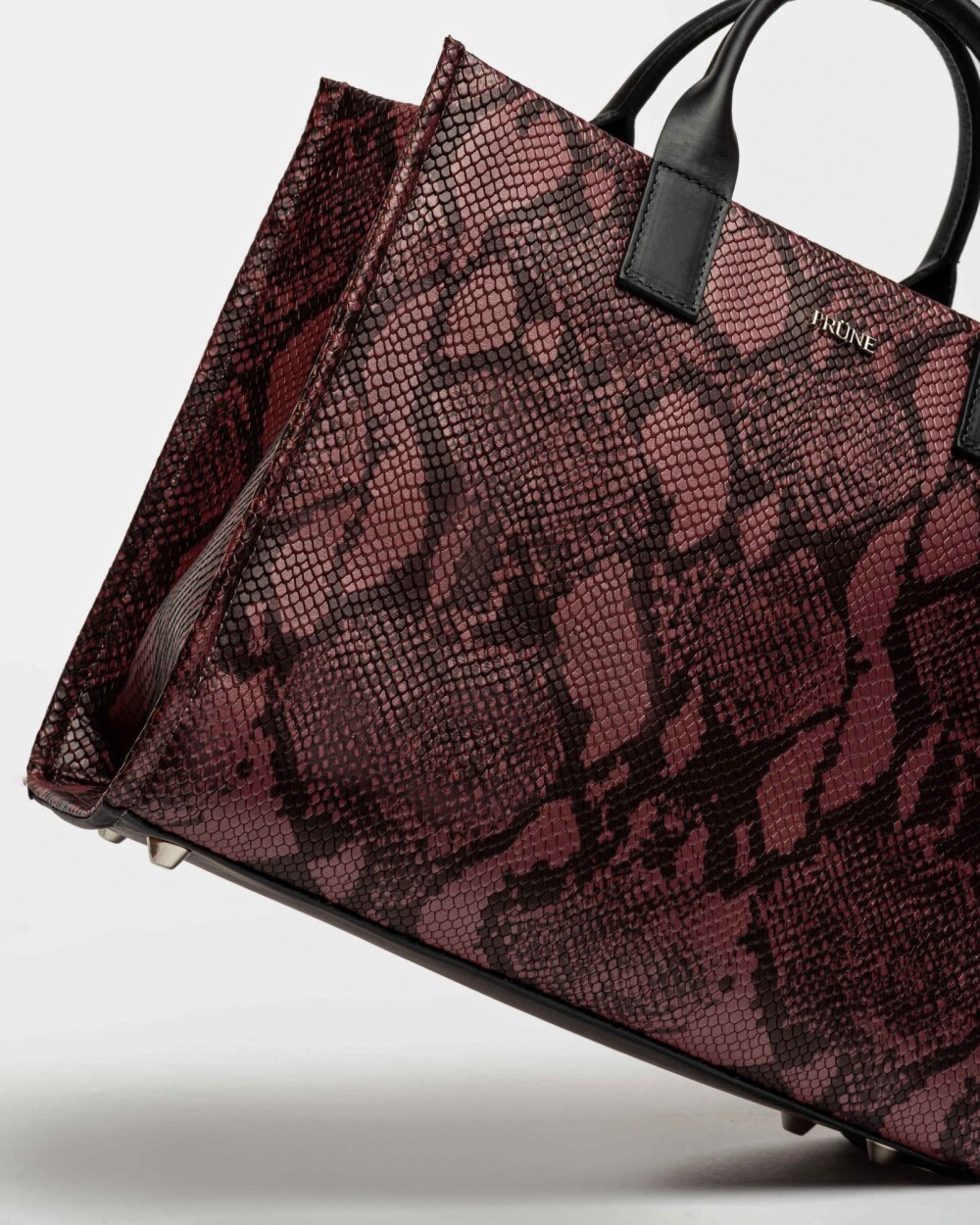 Cartera de Mano Capri En Cuero Grabado Snake Metalizado Bordeaux