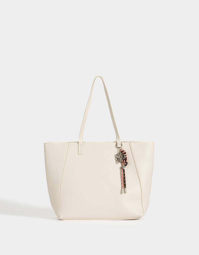 Shopper Cartera Shopper Con Charm - Blanco Crudo