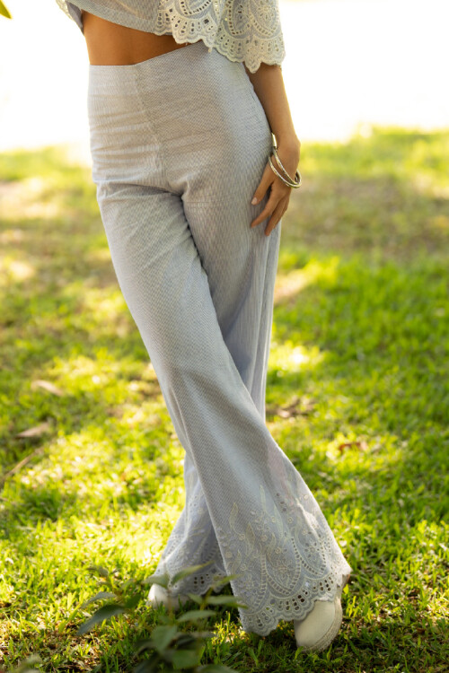 PANTALON P240/26 SIN PRETINA CON VISTA INTERNA CIERRE AL COSTADO Celeste