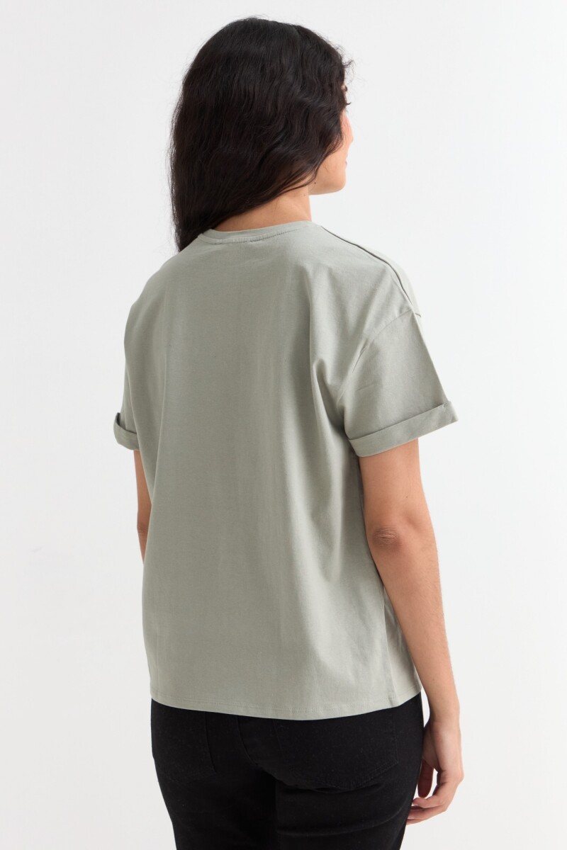 Remera m/c estampada colección Urbana VERDE OLIVA