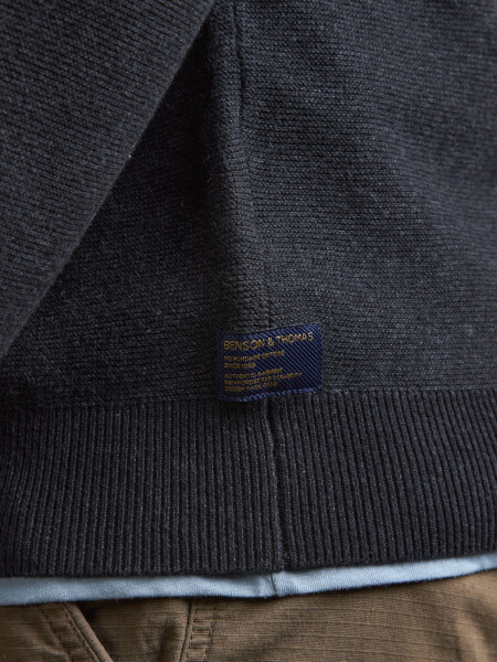 SWEATER HUAPI 6.0 NEGRO