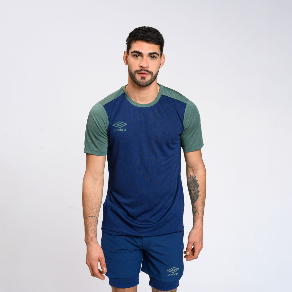 REMERA DOV HOMBRE Umbro Hombre - 01v 