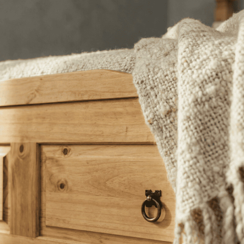 Cama línea mexicana clara con 2 cajones. Cama línea mexicana clara con 2 cajones.