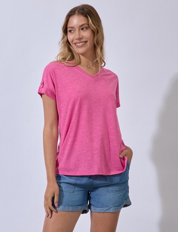 Remera Escote V FUCSIA