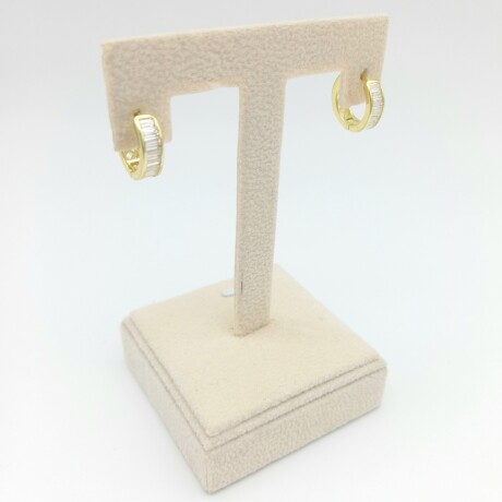 Par de aros de Plata 925 con baño de oro amarillo con circonias. Par de aros de Plata 925 con baño de oro amarillo con circonias.