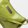 Cartera al hombro Mia en cuero charol Moss