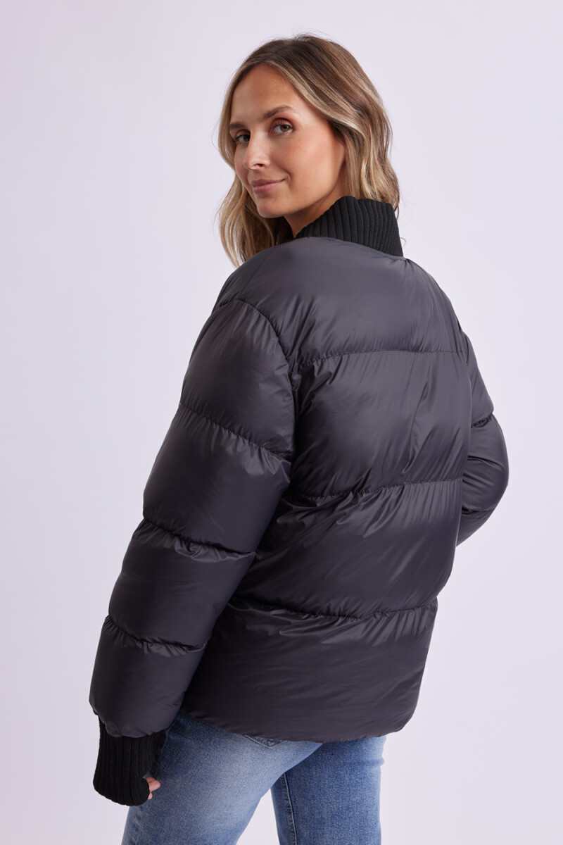 Campera de abrigo cuello en V Negro