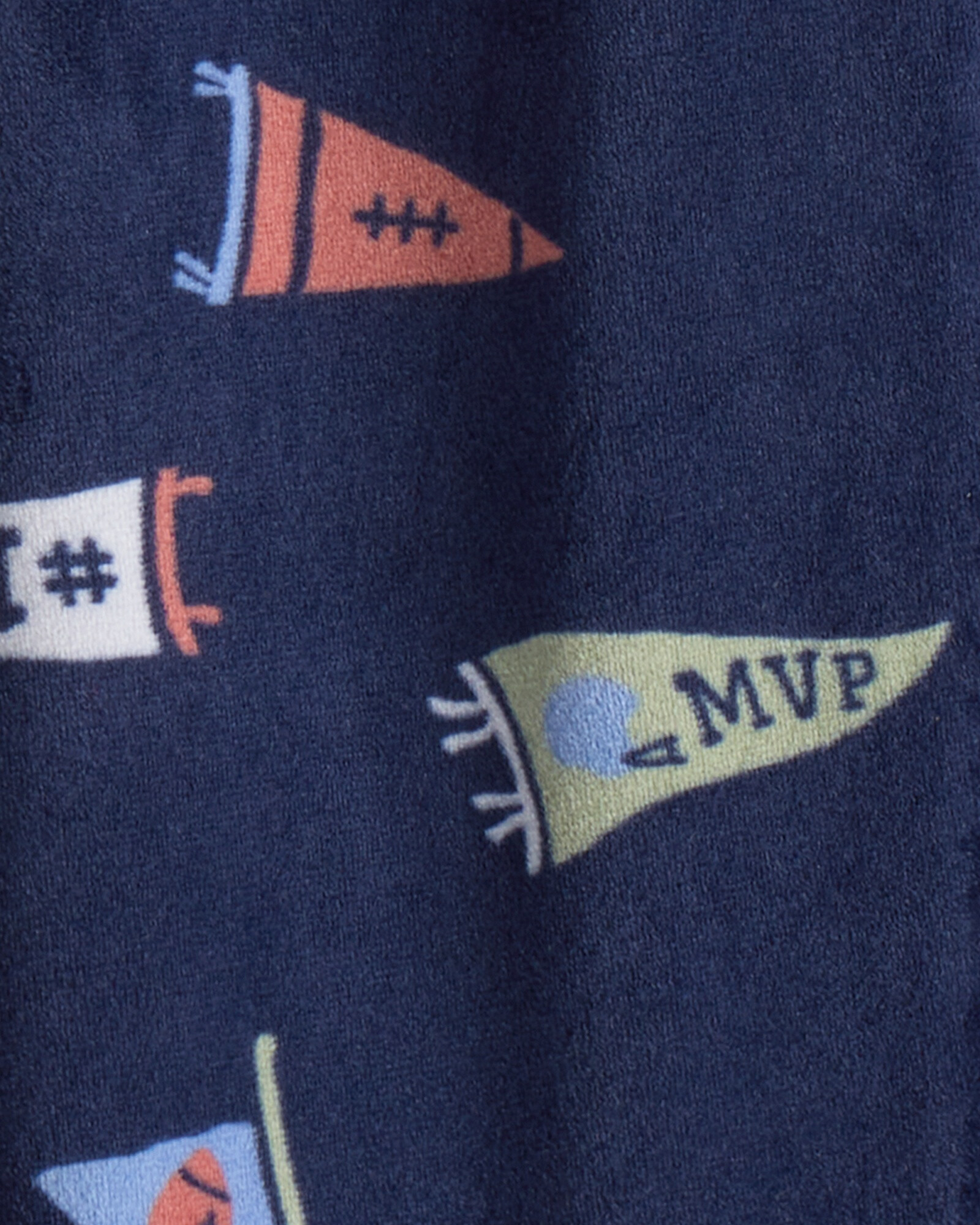 Pijama una pieza de micropolar, con pie, diseño banderines Pijama una pieza de micropolar, con pie, diseño banderines