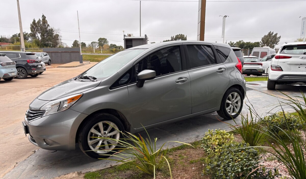 Nissan Note Advance CVT - 2015 Nissan Note Advance CVT - 2015