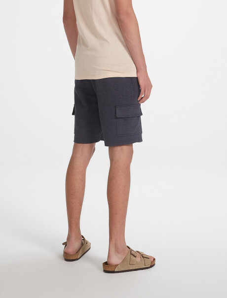 BERMUDA MASCULINA CON BOLSILLOS GRIS