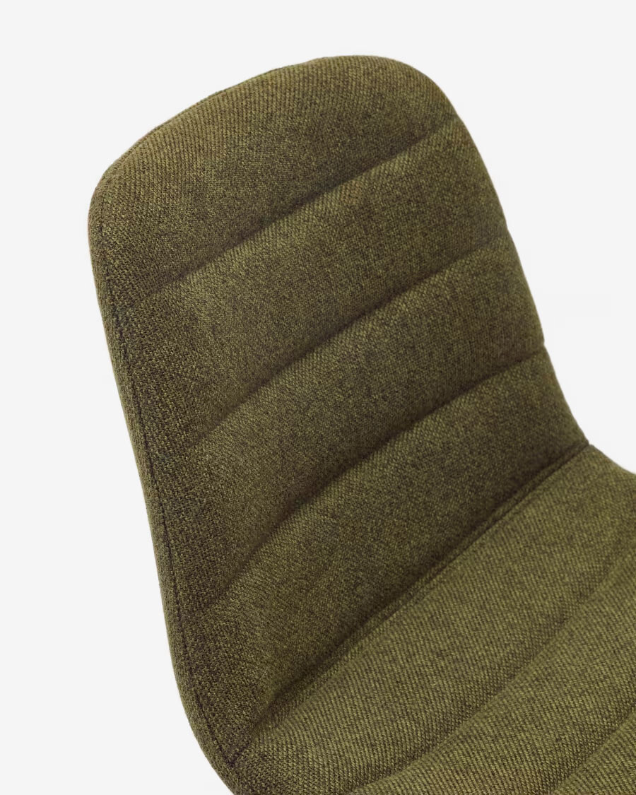 Taburete Zunilda de chenilla verde oscuro y acero con acabado negro mate altura 65 cm